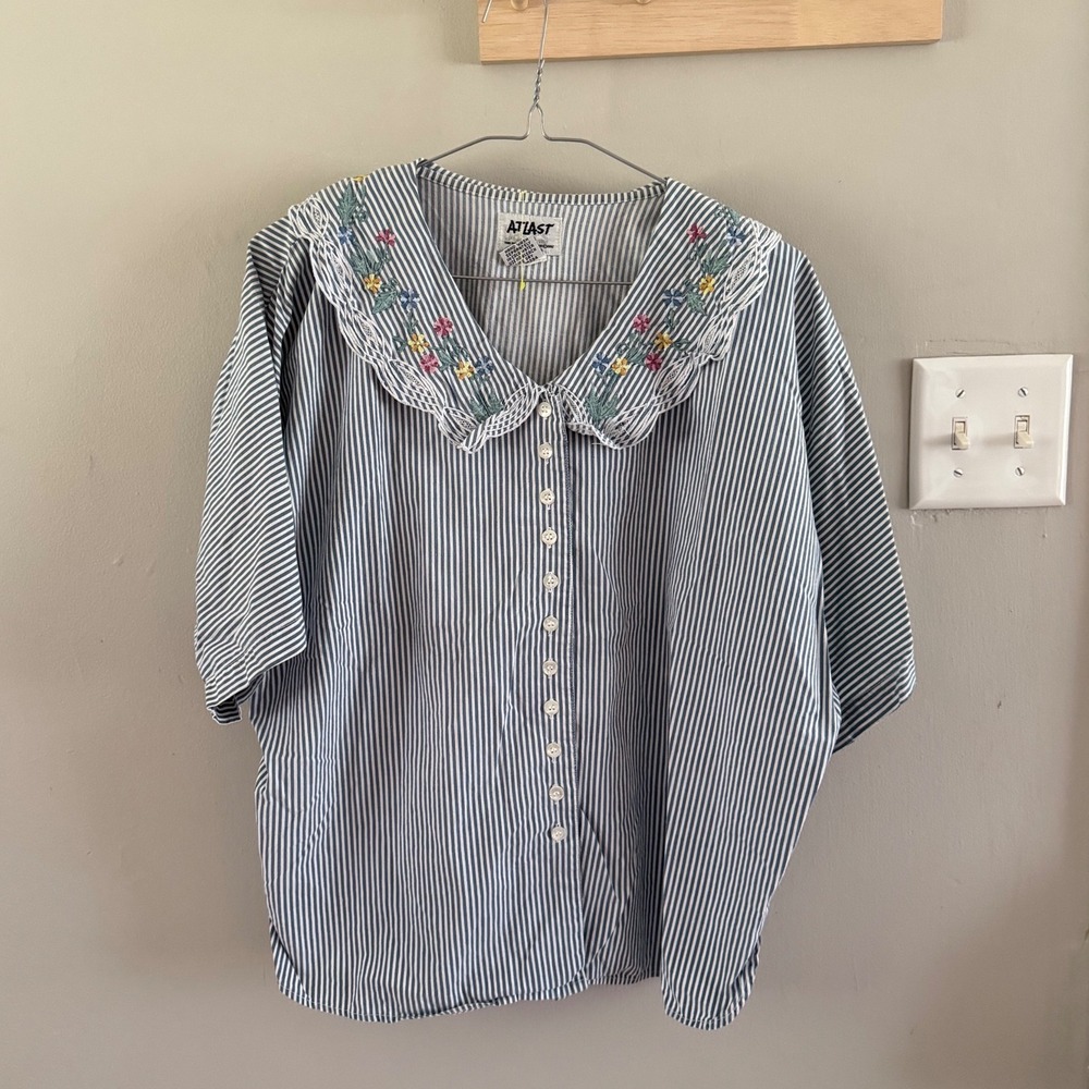 vtg. peter pan stripped top
